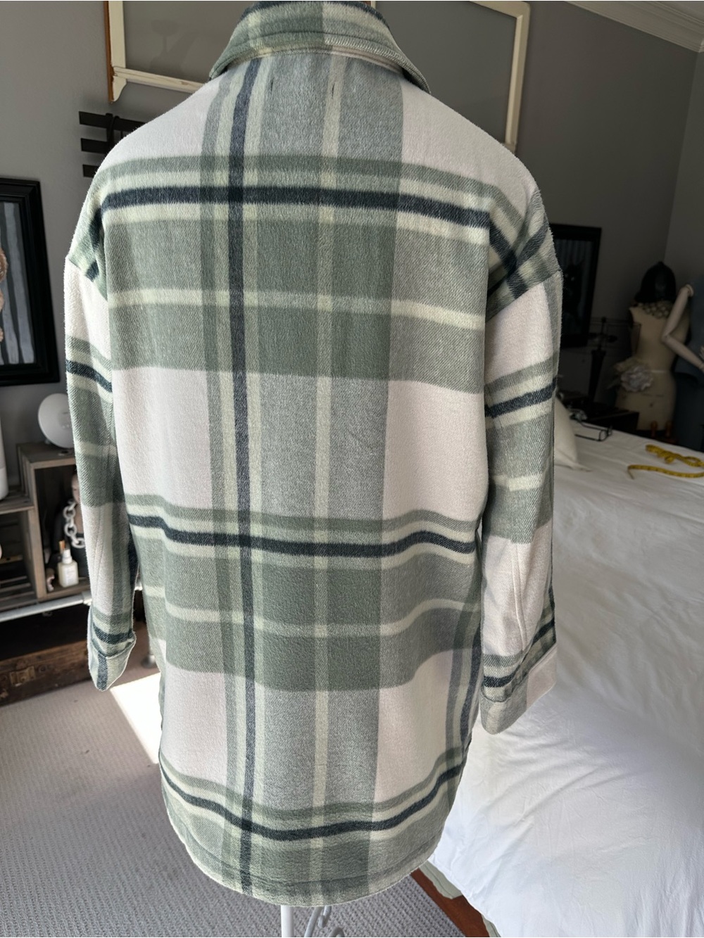 Banana Republic Sage, Ivory and Slate Plaid Shirt Jacket, size medium - Picture 4 of 16
